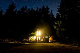 Mayne Island Cabin | Ravens Ridge cottage, 15 acres of private forest