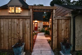 Manhattan Cabin | Sunset Cottage Guest House
