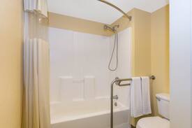 Natchez Hotel | John Wayne Room Days Inn Historic Natchez