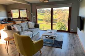 Panton Hill House | Treetops Cottage- Self Contained Valley Escape