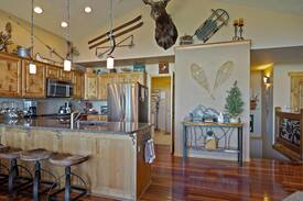 Victor Cabin | Aspen Lake - Great for Large Groups w/ 3 King Beds