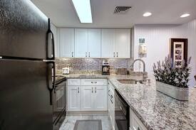 Gatlinburg - Pigeon Forge Apartment | Above Par Condo-2BR Sleeps 4,Views, Indoor Pool