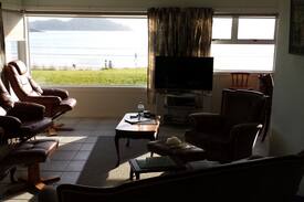 Oakura Cabin | Beach front Oakura