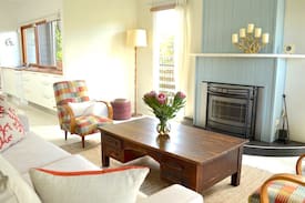 Werri Beach House | Salt Cottage -pet friendly Werri Beach, Gerringong