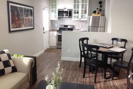 Encanto Cabin | Cottage Oasis in the City, Fully renovated 2018
