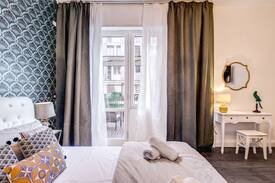 Pisa City Centre Apartment | AwesHome Hanging Gardens - Dafne Suite