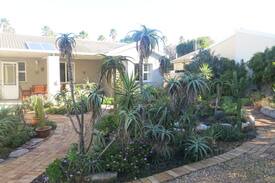 Bergvliet House | Carol's Aloe Garden Guest suite