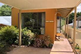 Beechworth Cabin | Peach Cottage. Quiet location. 1km from PO