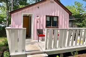 Wasaga Beach Cabin | #3 The pink cottage , rustic fully renovated