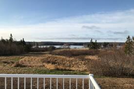 Albert Bridge House | Mira River view farm house