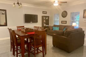 University House | The Blissful Bear’s Lair - 2 miles to BU, Silos