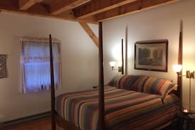 Scaly Mountain Cabin | Creek Bend Cabin. Near Highlands. Room to explore!