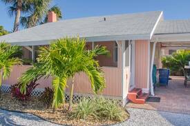 Madeira Beach Other | The Flamingo Cottage. Walk To Beach, Shops, Dining