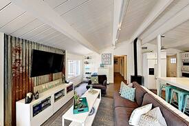 Tahoe City House | Skyland Hideaway w/ Private Beach By Homewood Slopes