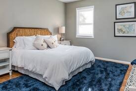Annapolis Apartment | West Street Carriage House with Patio and Deck
