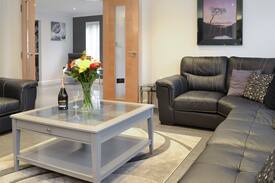 Llansantffraed House | Oswald House (OZ8)