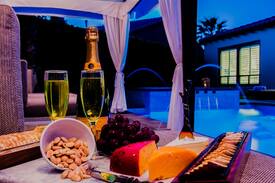 Coachella Villa | LUXURY HOME SLEEPS 16 ONE BLOCK FROM THE EMPIRE POLO FIELDS