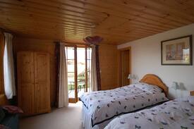 Leysin Villa | Chalet Roundhouse great views close to ski lifts.