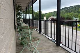 Hot Springs Apartment | Mitchelltown Apartments-Stay and Vacation