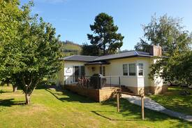 Maydena House | Brookside - fully updated 1950's home in Maydena
