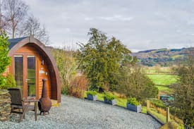 Coniston Cabin | Pod Cottage, Howe Farm, Coniston -PEACEFUL HEAVEN!