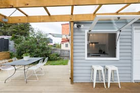 Bellerive House | Kangaroo Bay Cottage - Close to City, Shops, Beach