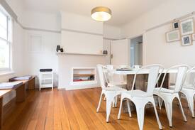 Bellerive House | Kangaroo Bay Cottage - Close to City, Shops, Beach