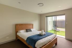 Raby Bay Apartment | Four Bedroom Penthouse on Raby Bay Cleveland Qld