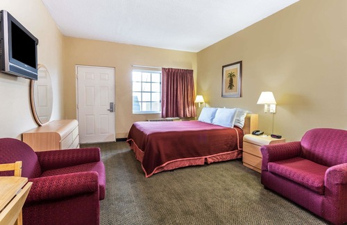Okeechobee Hotel | Travelodge Suites by Wyndham Lake Okeechobee
