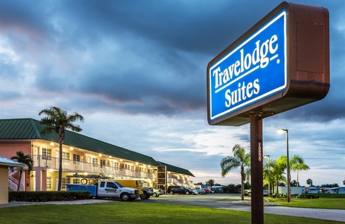 Okeechobee Hotel | Travelodge Suites by Wyndham Lake Okeechobee