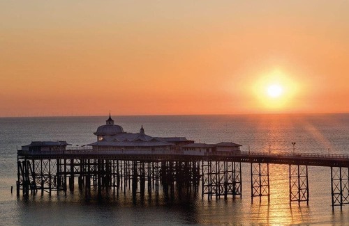 Kinmel Bay House | 2 bedroom accommodation in Kinmel Bay, Rhyl