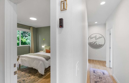 Minor House | Kurt's Sweet Suite - 84 Walkscore!!