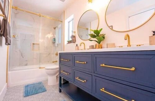 Pittmann House | ❤️Newly Remodeled Beautiful 4BR Modern Home