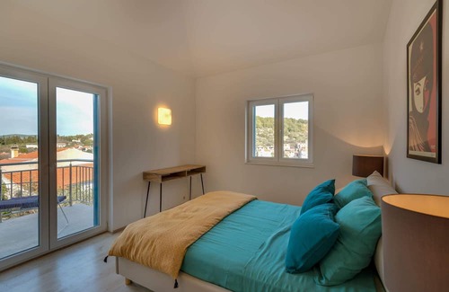 Prvic Luka Villa | Spacious Hillside Villa Ideal for Group Holiday