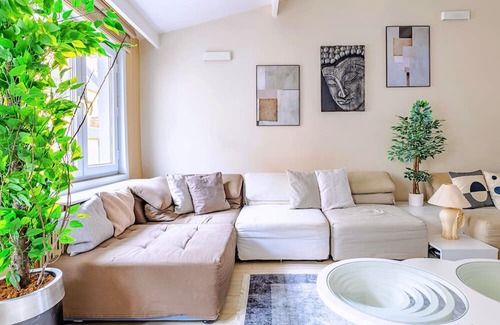 Sisli Apartment | Duplex Flat w Fireplace 7 min to City's Nisantasi