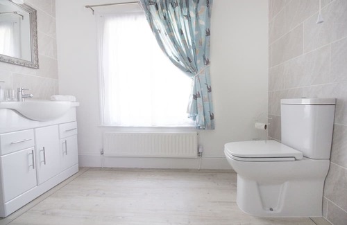 Chester Apartment | Stunning Riverside Apartment with views, central city,free parking, garden