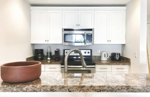 Grace Bay West Condo | Oasis | 1 BR Condo | Tropical View | Wifi & Pool