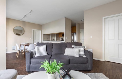 Northwest Bellevue Apartment | Bellevue | Modern 2BD/2BA Apartment