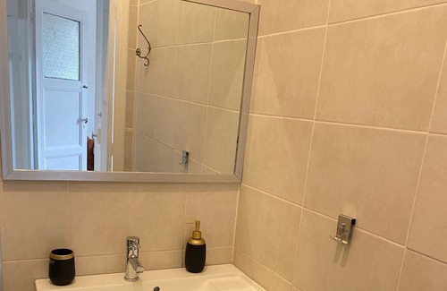 Les Grands Carmes Apartment | Le Mima: Spacious apartment near the Panier/Old Port