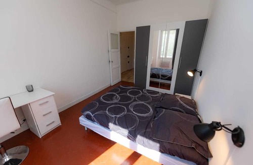Les Grands Carmes Apartment | Le Mima: Spacious apartment near the Panier/Old Port