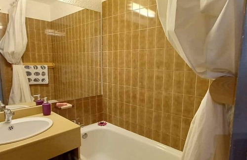 Isola Apartment | Studio Isola 2000, studio flat, 4 persons