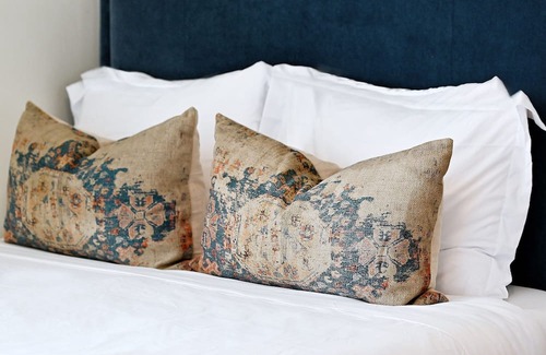 Historic Eastside Bed & Breakfast | Dos Hermanas Casita 8 | Cozy Downtown | Studio
