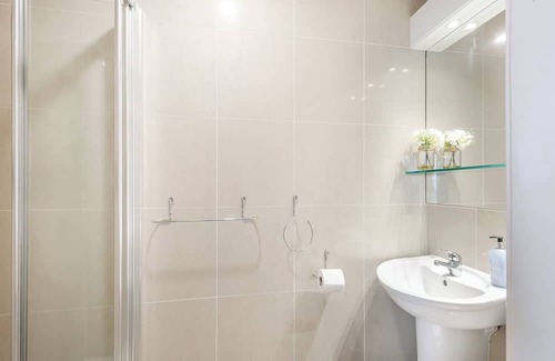 Dunure Cottage | Harbour View is a gorgeous first floor, coastal apartment situated on the edge of the harbour with s