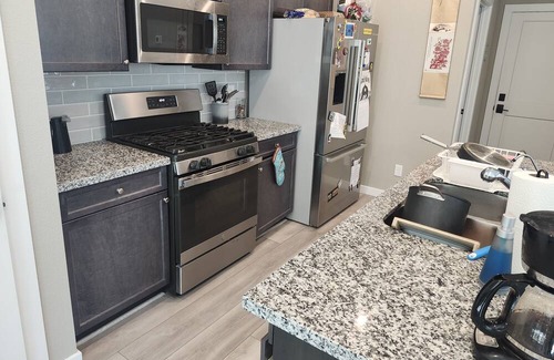 Henderson House | 3Br/2.5 Ba Townhome 20 mins from Vegas Strip