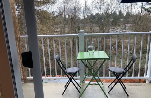 SeaTac Apartment | spacious condo at Seatac