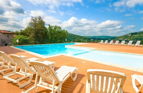Cajarc House | Holiday Home with a terrace near river Lot