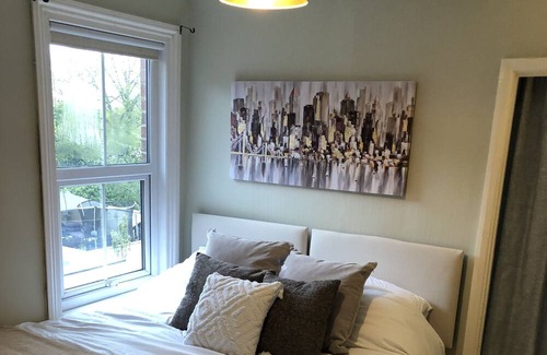 Derby House | Spacious Victorian House w/Garden-5min to City Centre-FREE Parking-Sleeps 9