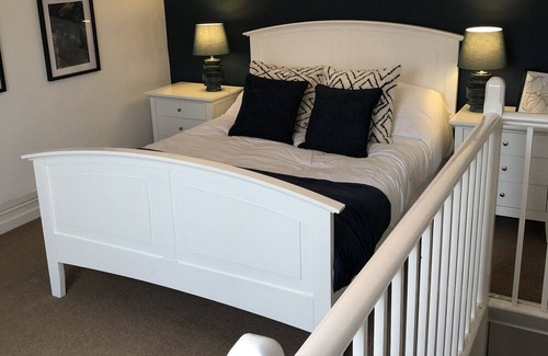 Derby House | Spacious Victorian House w/Garden-5min to City Centre-FREE Parking-Sleeps 9