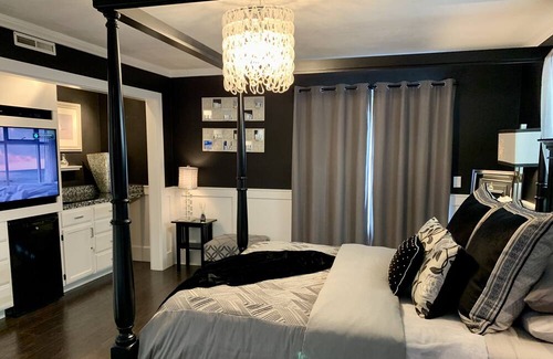 Oxnard Shores House | Modern Beach Bungalow, walk to beach, family and dog friendly