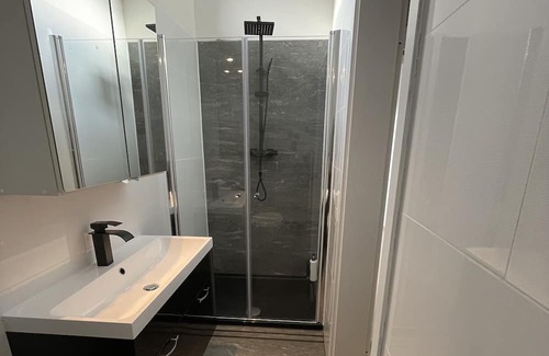 Oos Apartment | MMM: Maisonette, minimalist, modern, >8 guests